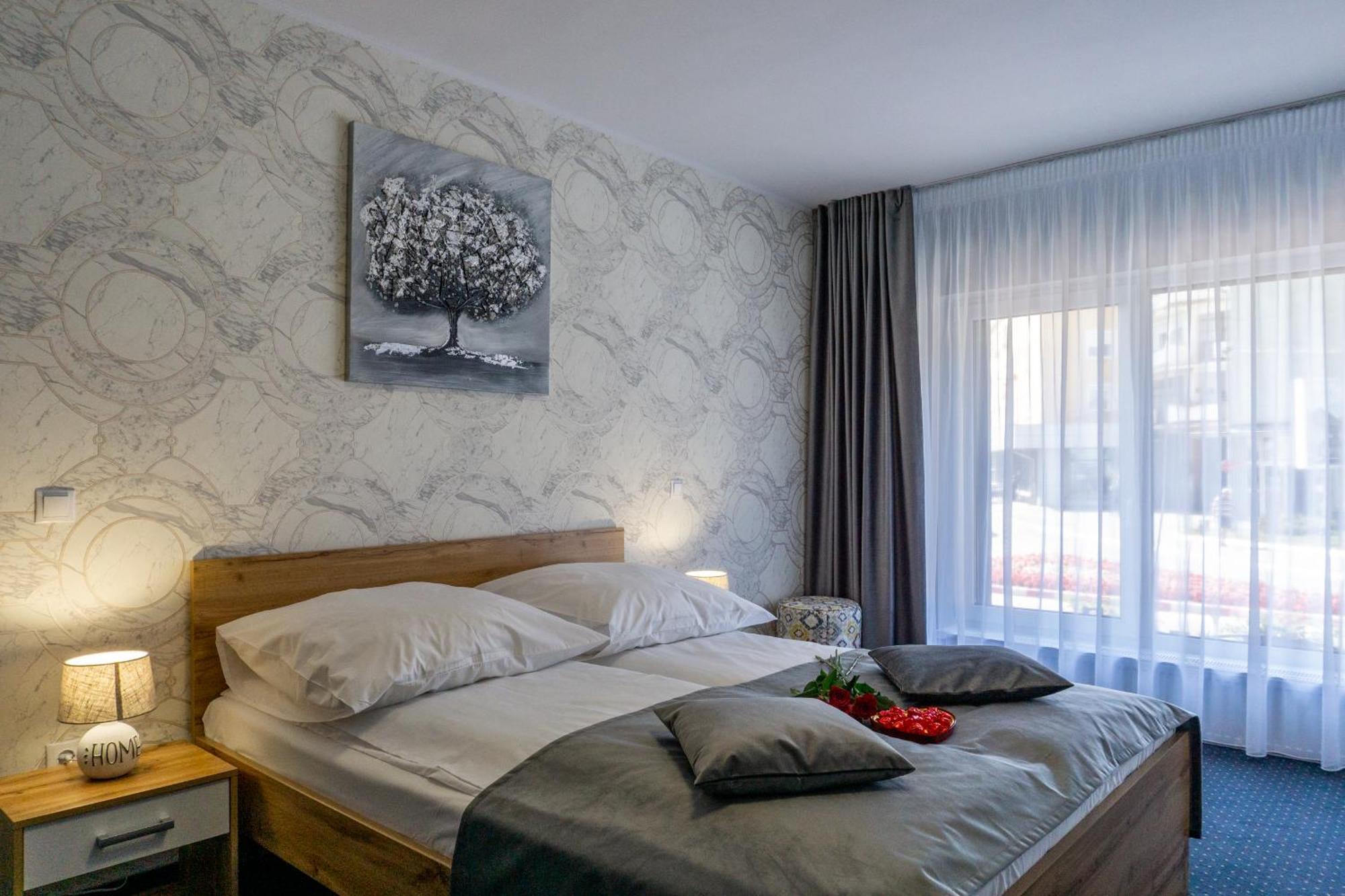 Hotel Epic Centrum Cisnădie Ruang foto