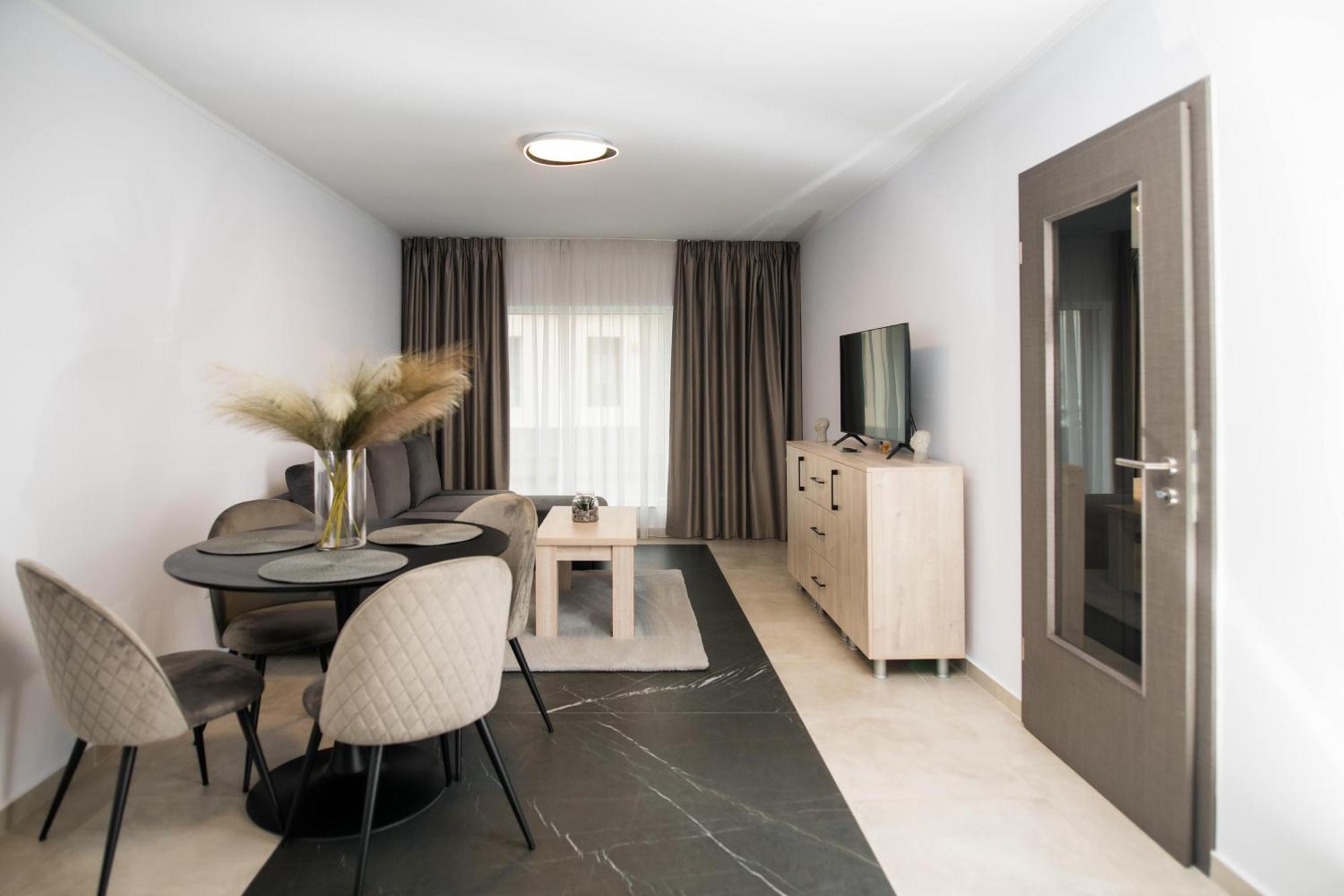 Hotel Epic Centrum Cisnădie Bagian luar foto